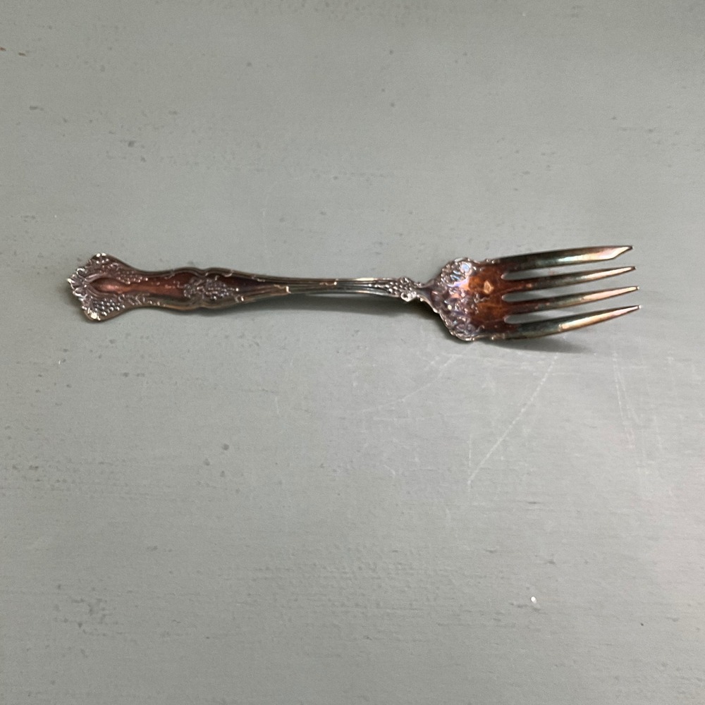 1847 Rogers Bros Vintage Grape Pattern Silverplate Cold Meat Fork 7.75 Inch